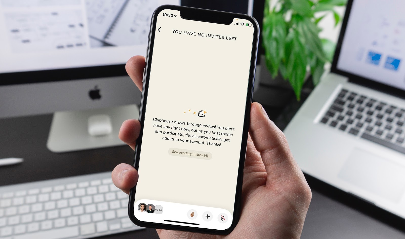 /users_files/SolarDigital/Free Man Holding Smartphone Mockup PSD 2019 (1).jpg